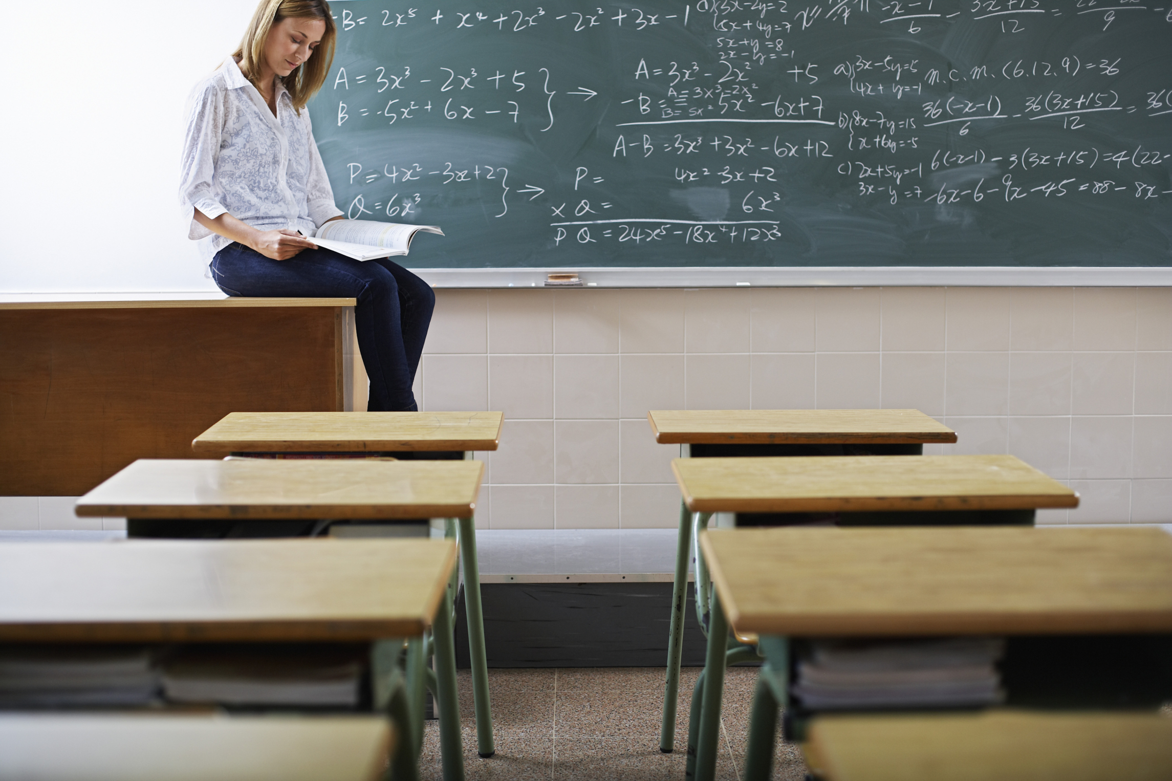 /CMSApp/TTV/media/Blog/Educator-Preparation-Certification/ThinkstockPhotos-78816703_teacher_empty_classroom_desks.jpg?ext=.jpg